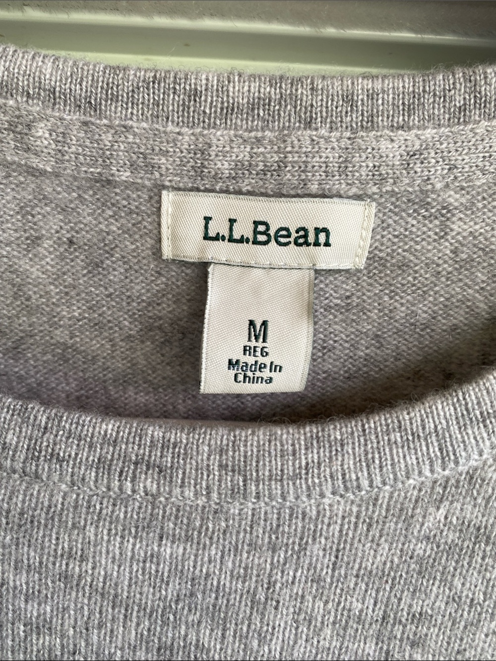 L.L. Bean đź’Ż% cashmere Light Gray Crewneck Sweater - Picture 2 of 5